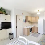 Apartament Ne1 - Lovely 2 Bedroom Apartment. Perfect Location Mellieħa