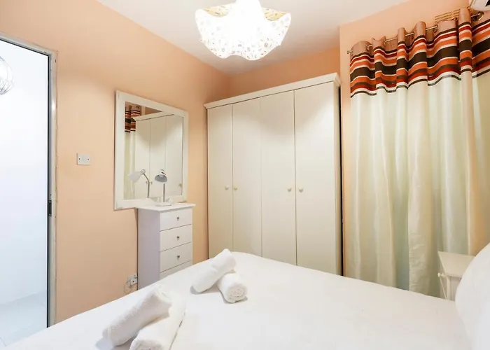 Ne1 - Lovely 2 Bedroom Apartment. Perfect Location Apartment