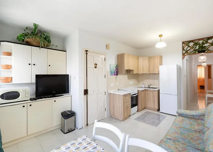 Apartment Ne1 - Lovely 2 Bedroom Apartment. Perfect Location Mellieha